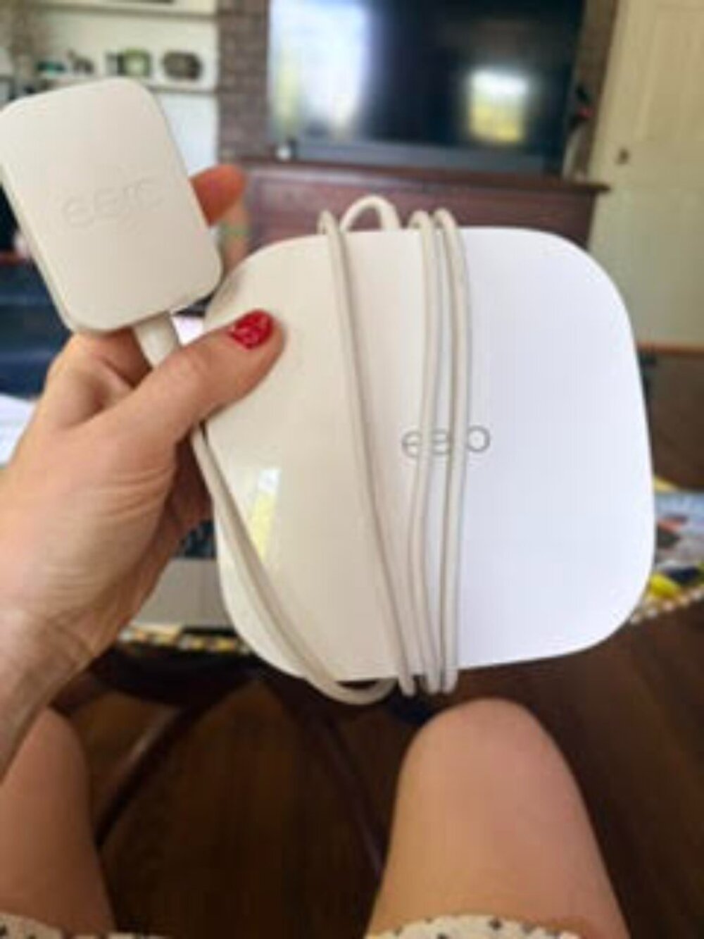 LIKE NEW eero Pro 6 AX4200 Tri-Band Mesh Wi-Fi 6 Router Covers Up To 2,000 sq ft